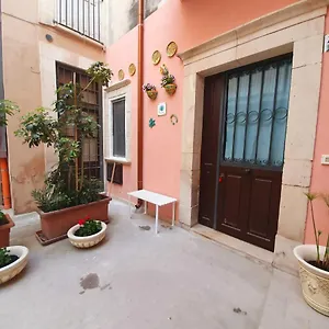 https://one-love-ortigia.sicilyhotelsitaly.net
